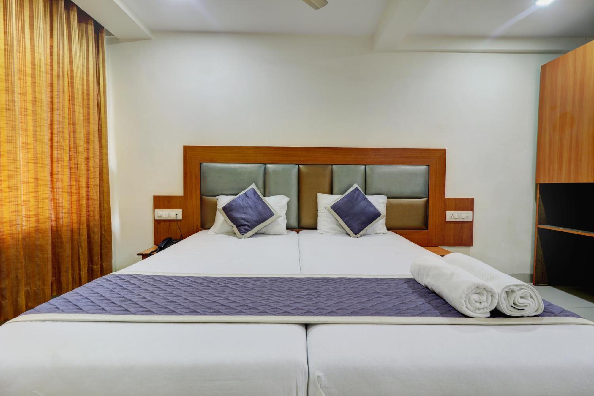 Hotel New Sarovar Grand Panvel Exterior foto